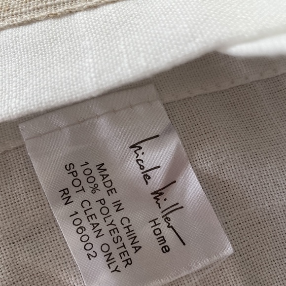 Nicole Miller linen table runner - Picture 4 of 7